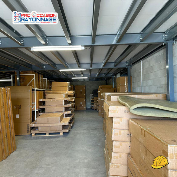 Mezzanine industrielle grise d'occasion  – 126,4 m²